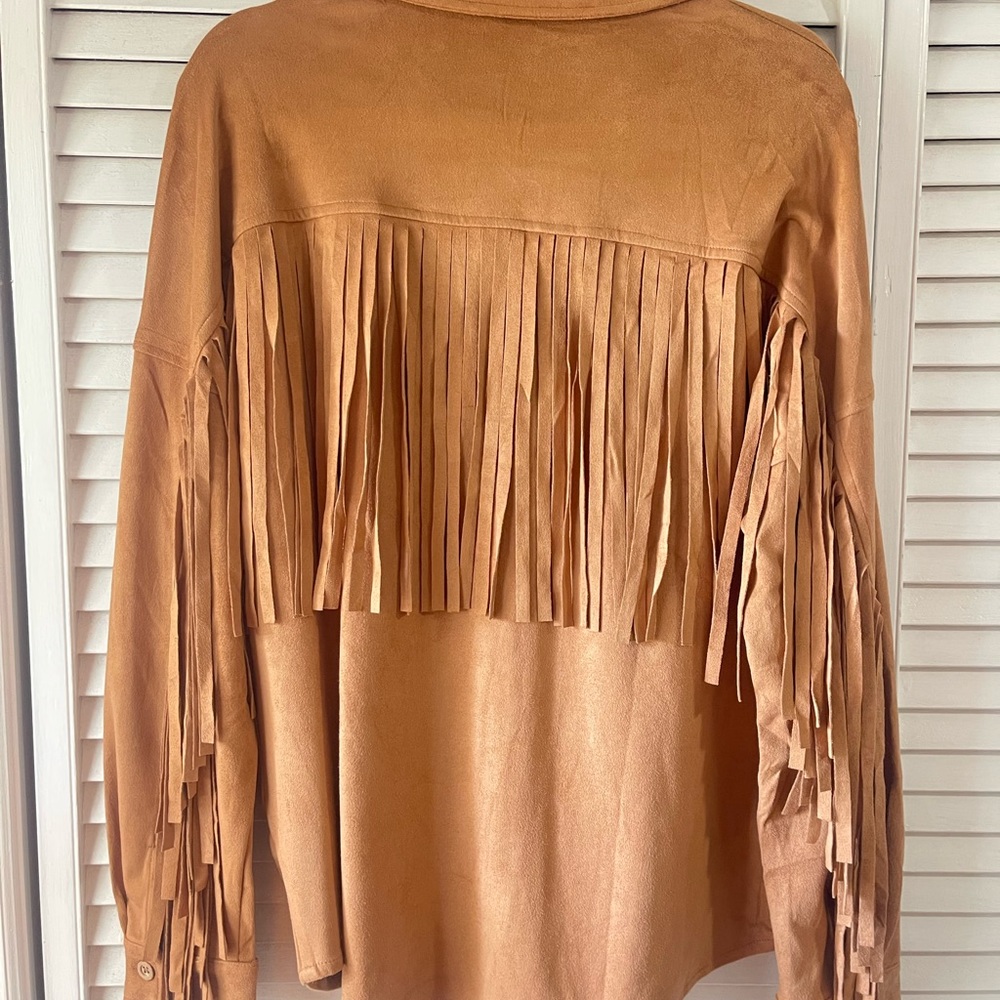 NEW WITHOUT TAGS BOUTIQUE FAUX SUEDE CAMEL FRINGE SHACKET